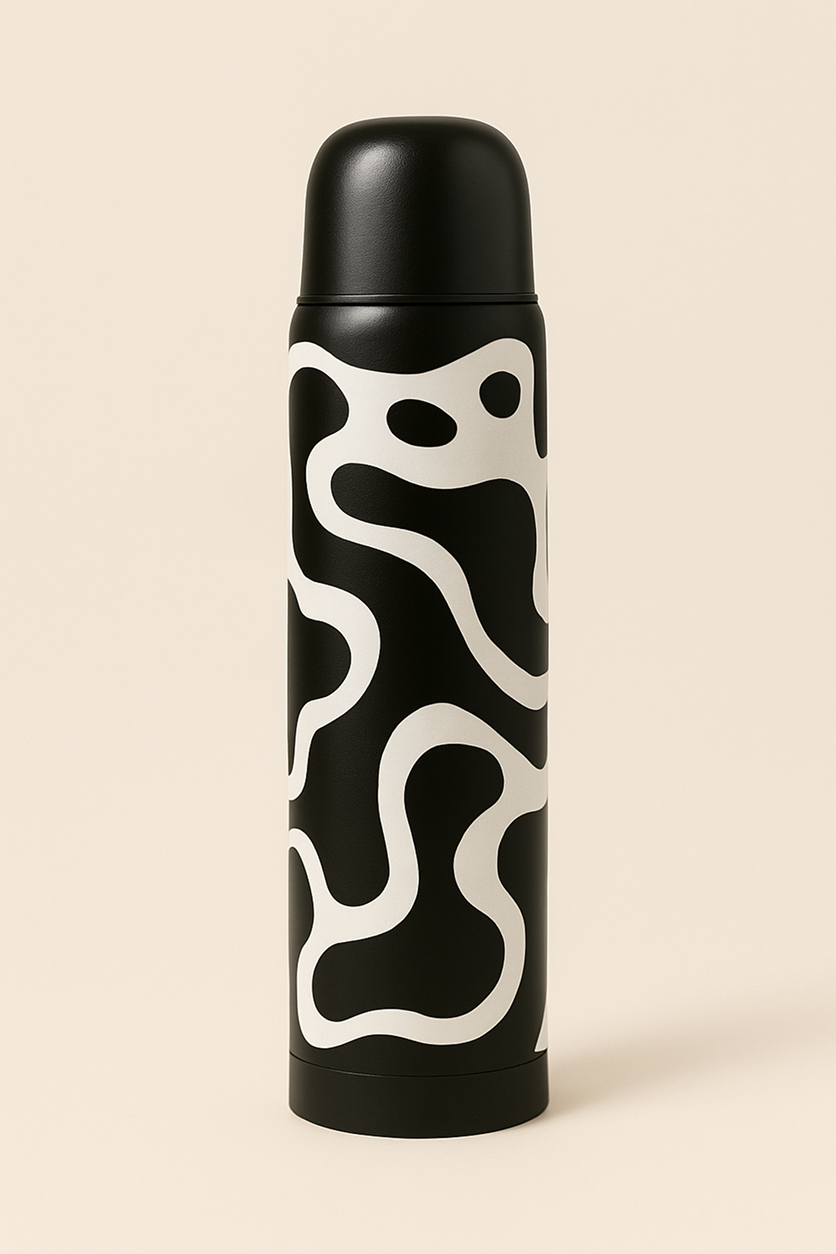 Термокружка в руках